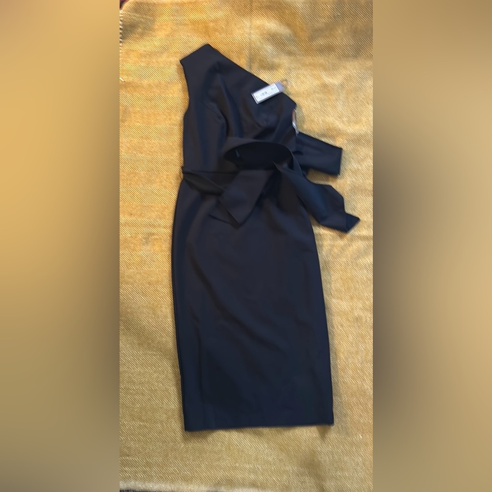 Beautiful black Eva Mendes knee-length one-shoulder dress. NWT. Size 4 Tall.